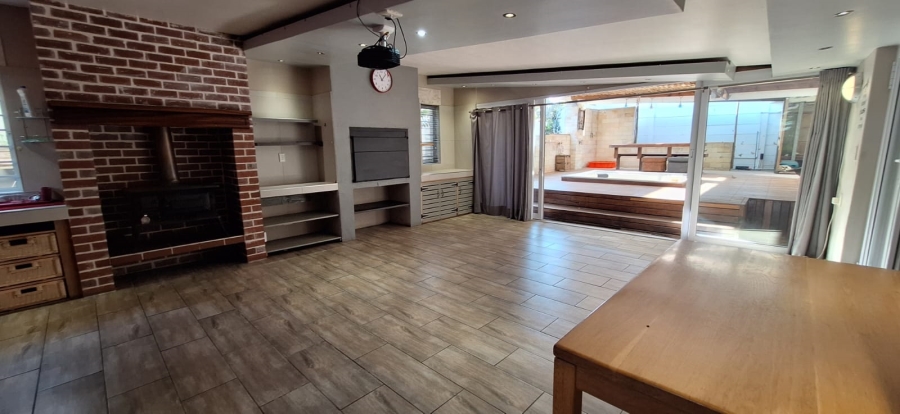 5 Bedroom Property for Sale in Elfindale Western Cape